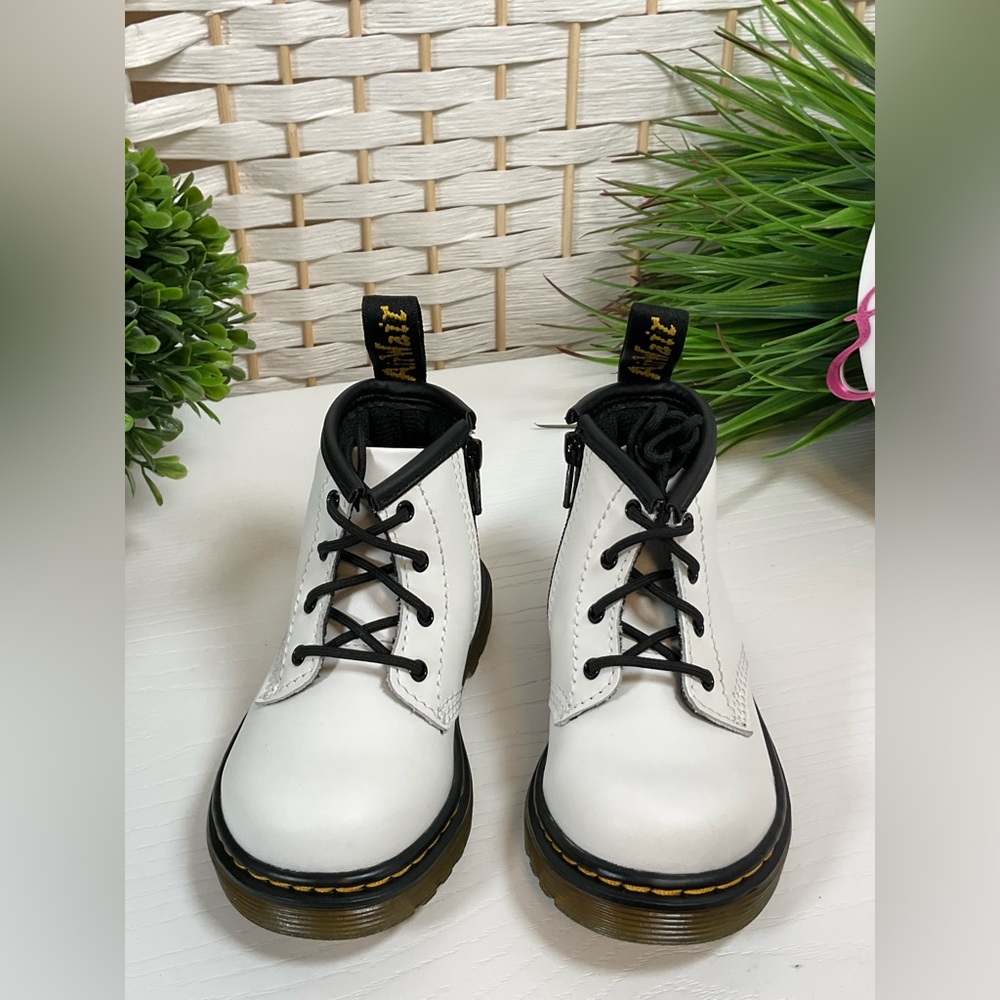 EUC- Dr. Martens Kid’s Collection 1460 Toddler Size 6